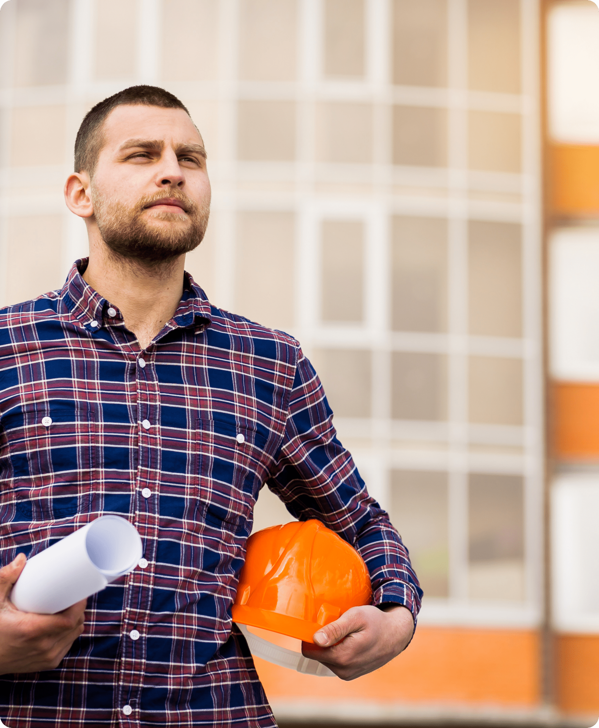 Technicien avec son plan